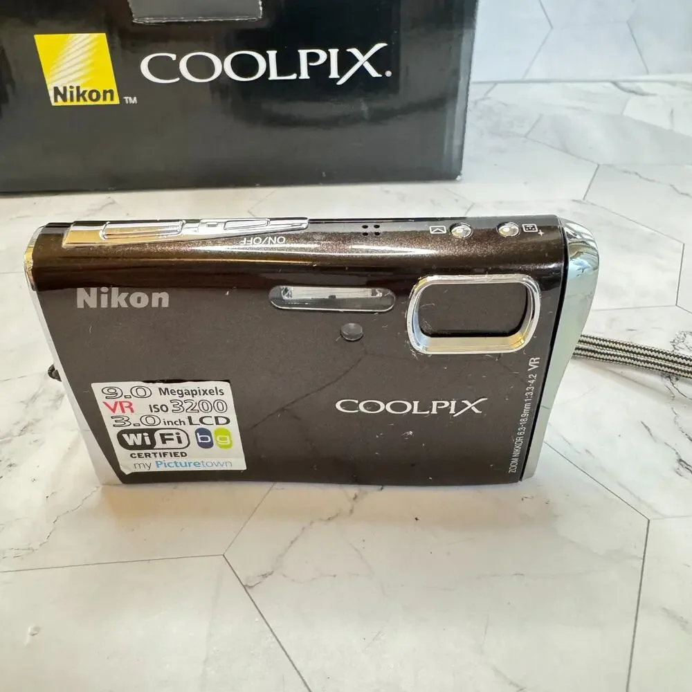 Nikon Coolpix S52C 9MP Digital Camera Complete in Box Charger Case Cords in EUC